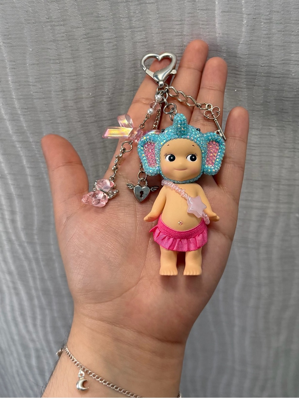 Sonny Angel Elephant Bedazzled Keychain - Picture 6 of 7